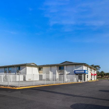 Americas Best Value Inn - Lincoln Airport Esterno foto
