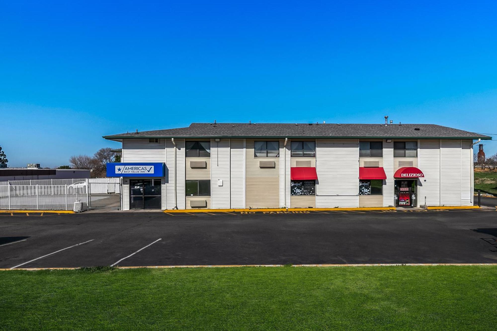 Americas Best Value Inn - Lincoln Airport Esterno foto