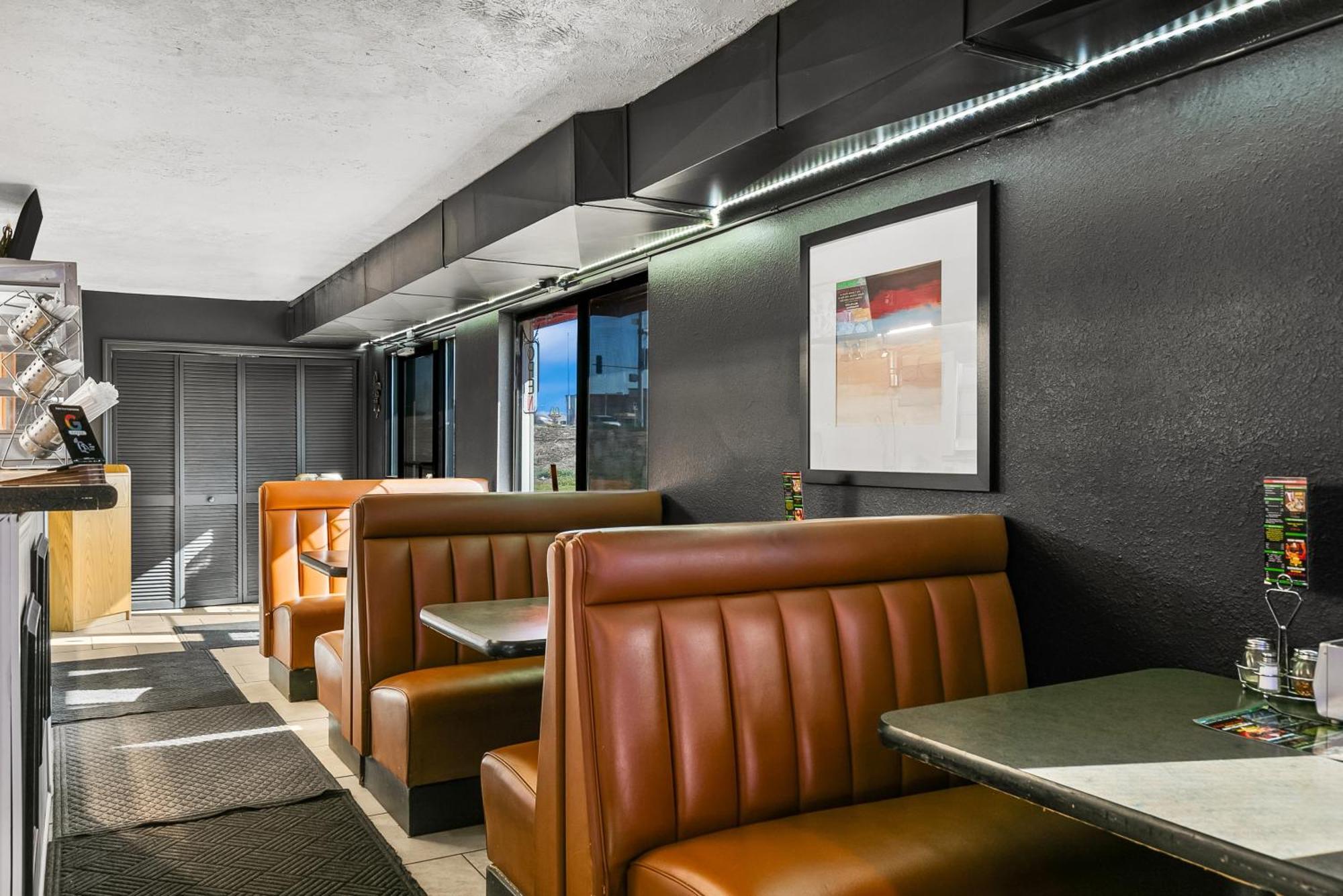 Americas Best Value Inn - Lincoln Airport Esterno foto